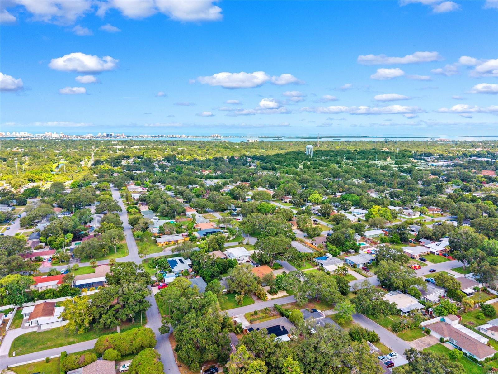 Listing photo id 29 for 1321 Lynn Avenue