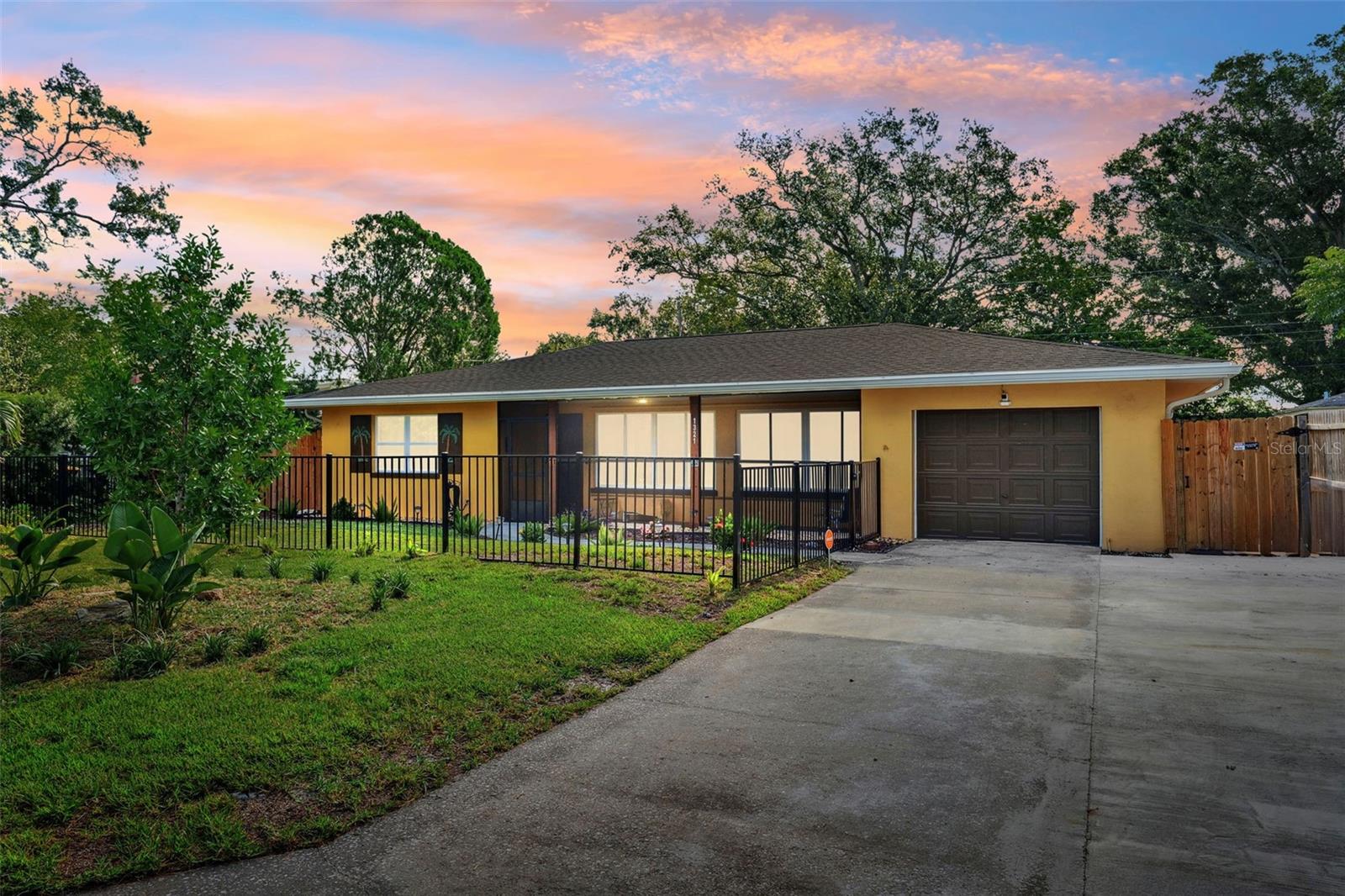 Listing photo id 32 for 1321 Lynn Avenue