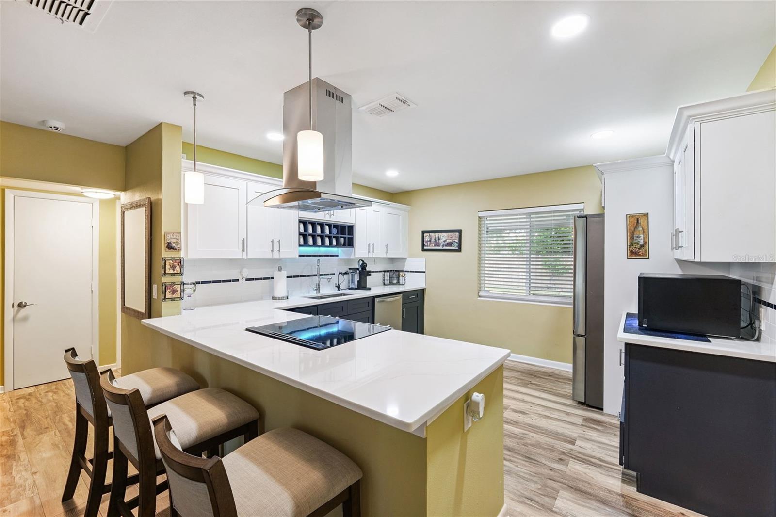 Listing photo id 2 for 1321 Lynn Avenue