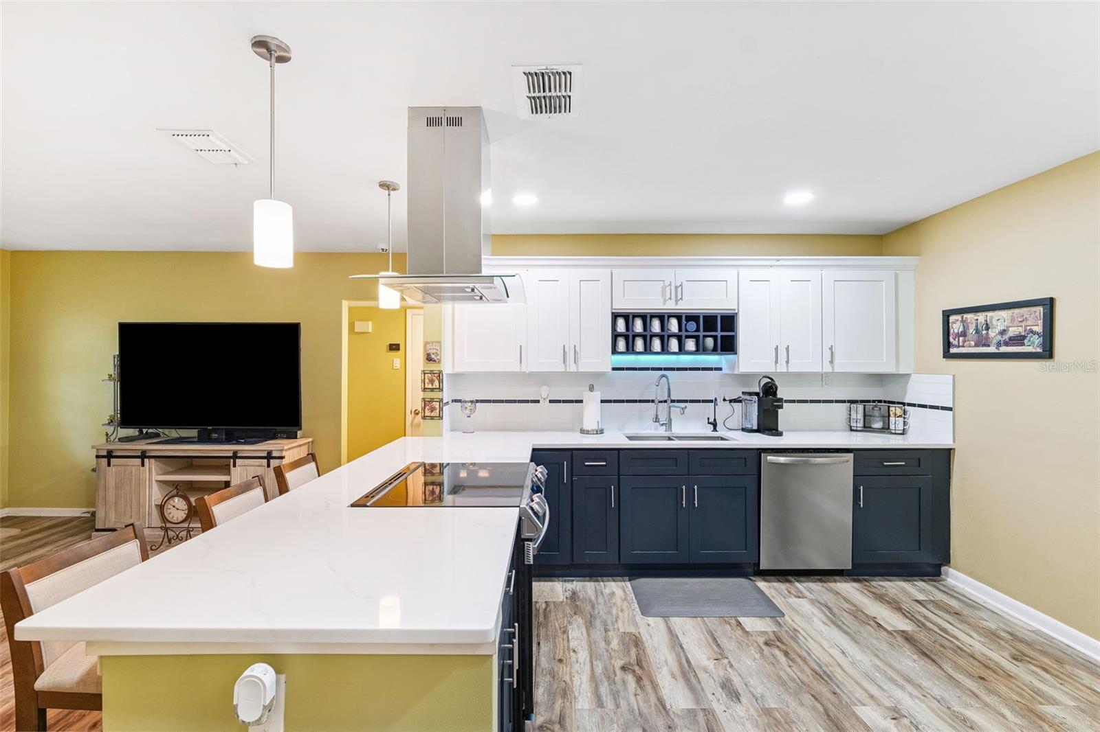 Listing photo id 3 for 1321 Lynn Avenue