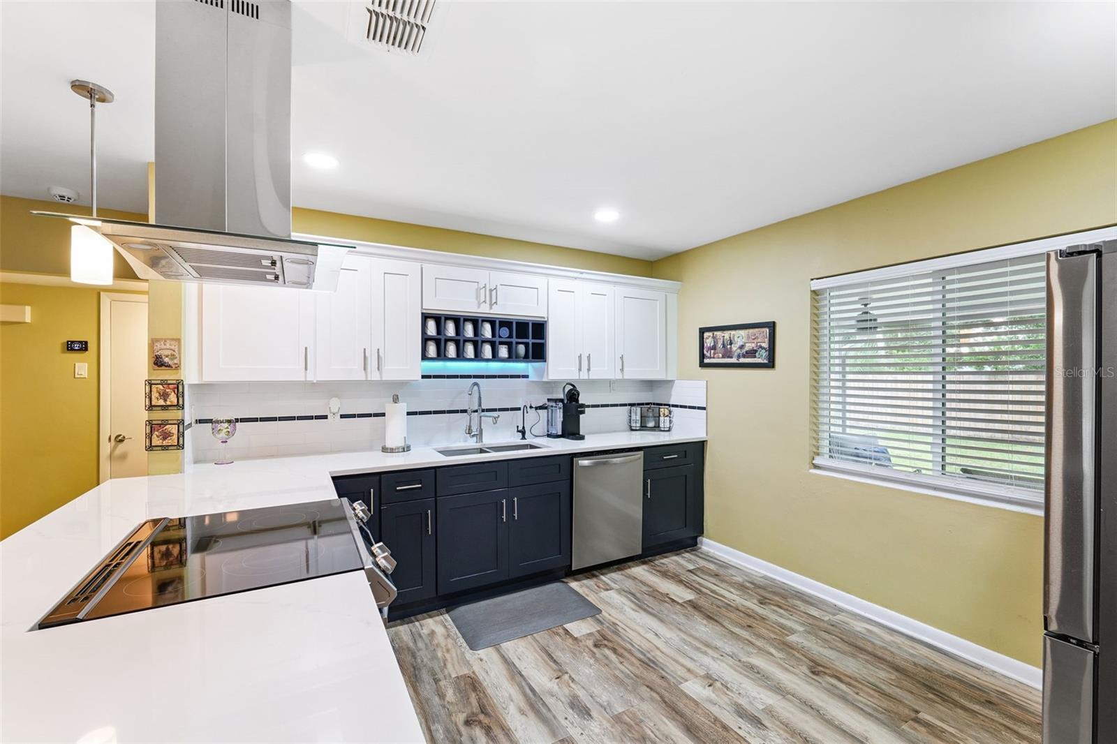 Listing photo id 5 for 1321 Lynn Avenue