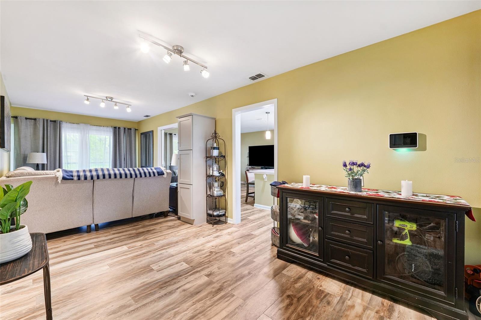 Listing photo id 7 for 1321 Lynn Avenue