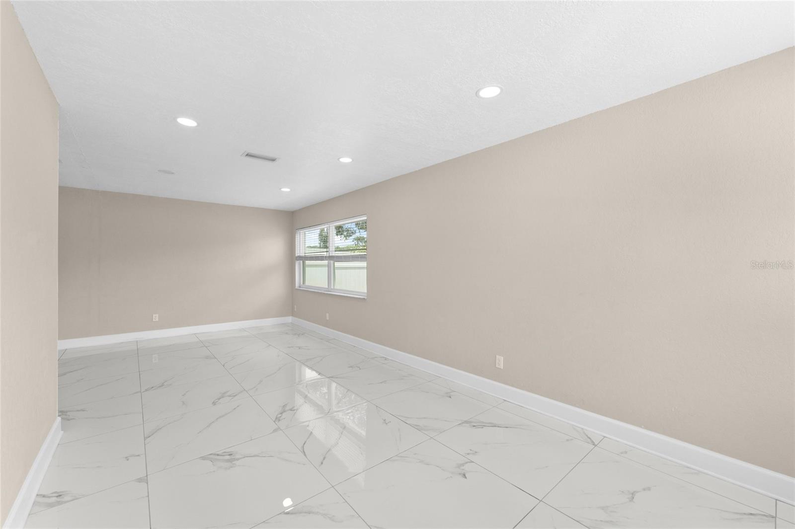 Image 17 of 64 For 13508 Capitol Drive