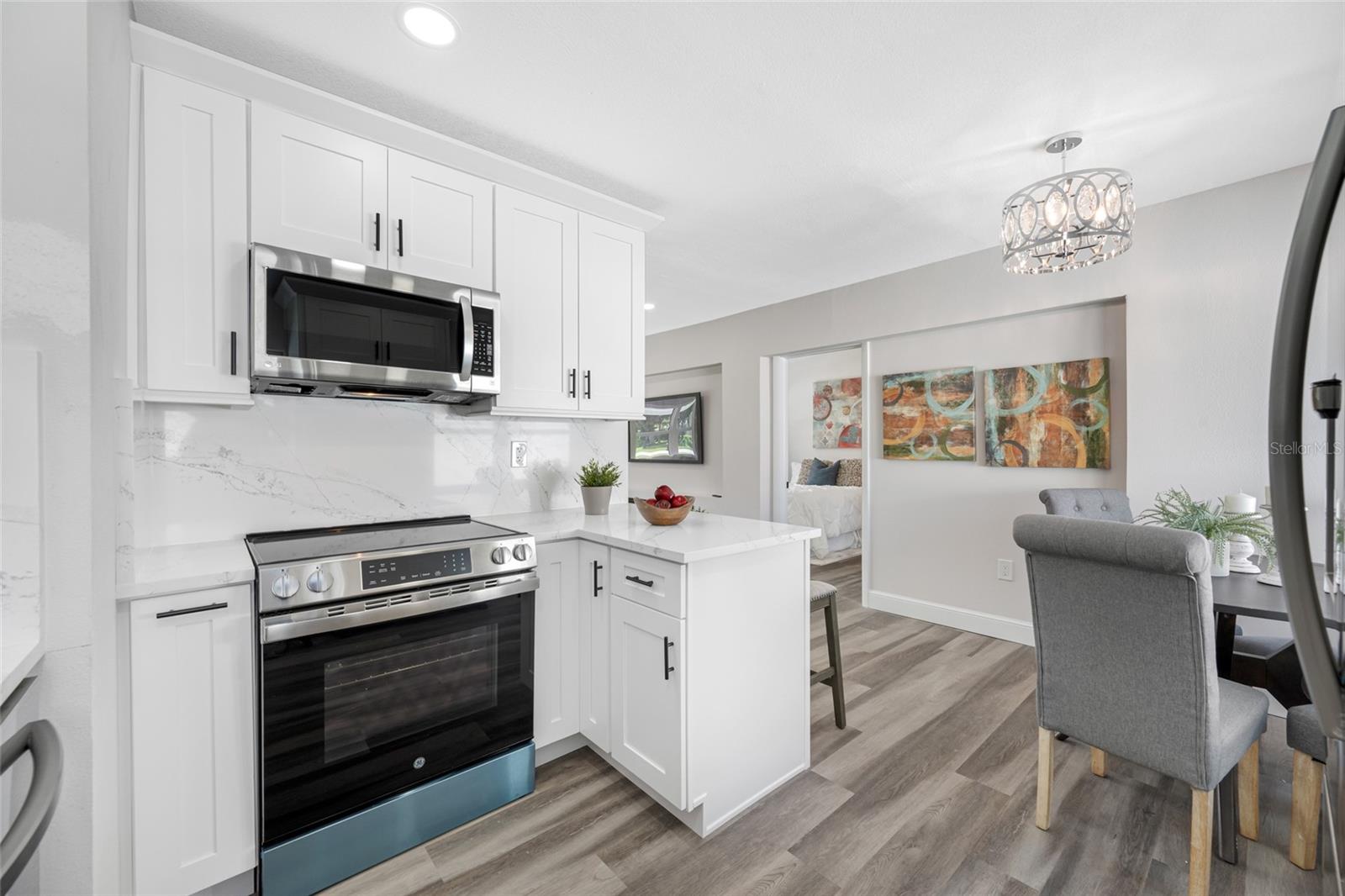 Listing photo id 9 for 3430 72nd Street N
