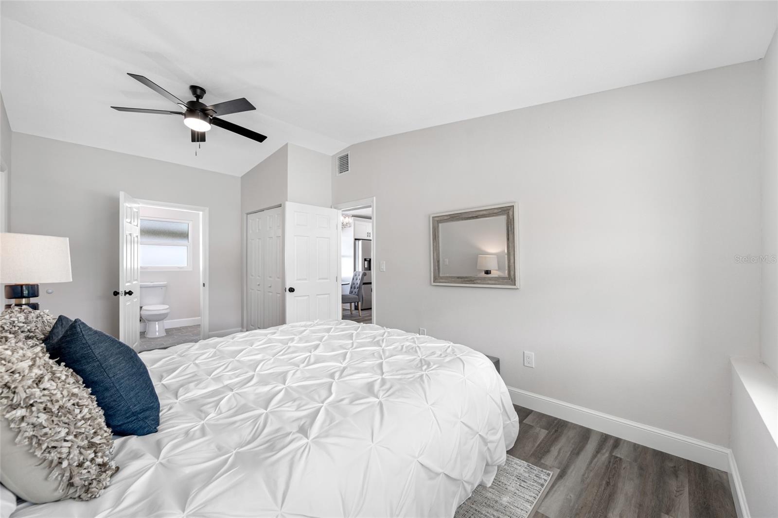 Listing photo id 16 for 3430 72nd Street N