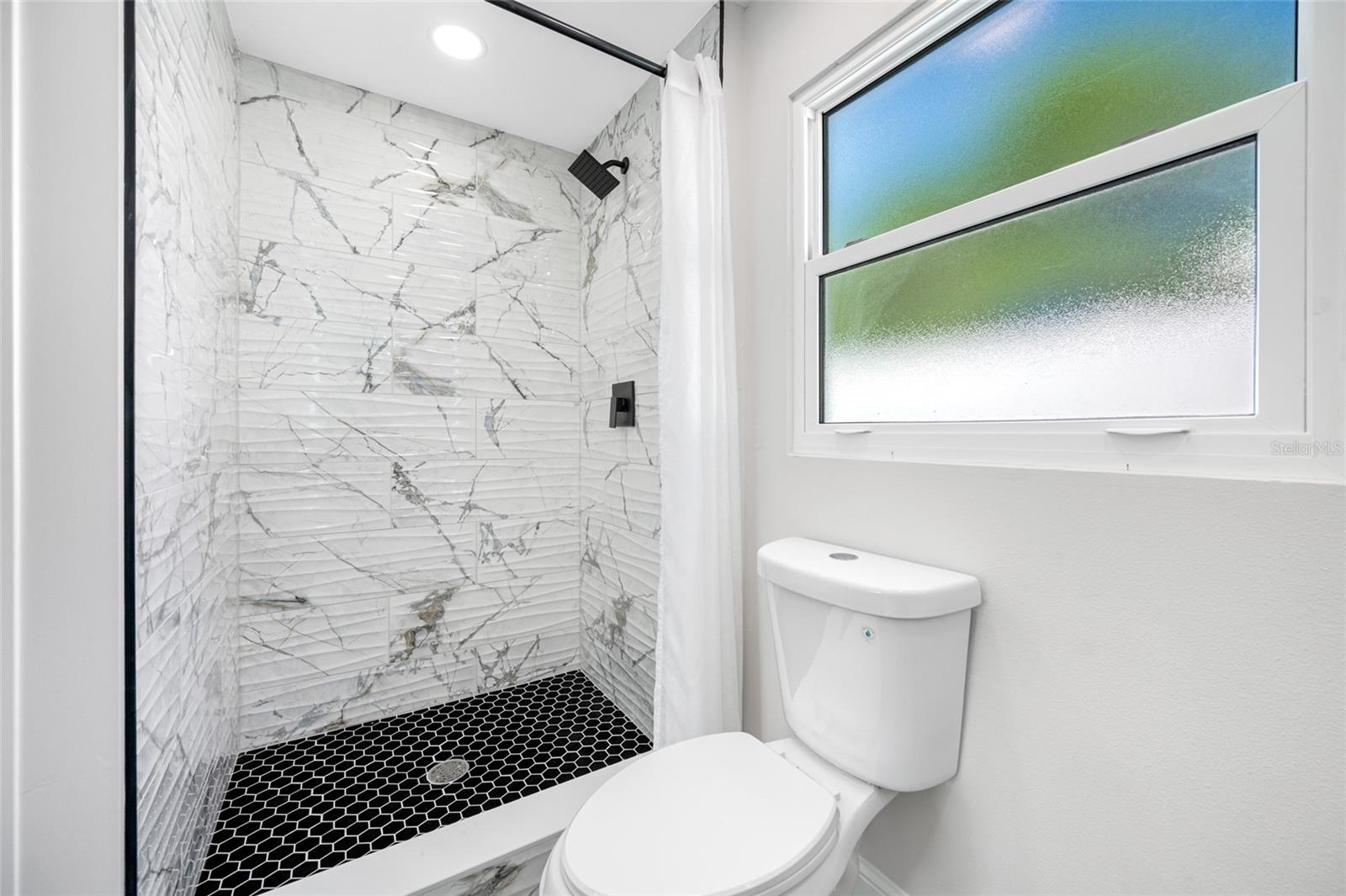 Listing photo id 18 for 3430 72nd Street N