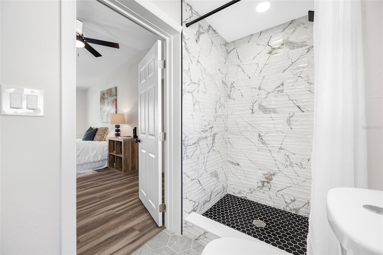 Listing photo id 19 for 3430 72nd Street N