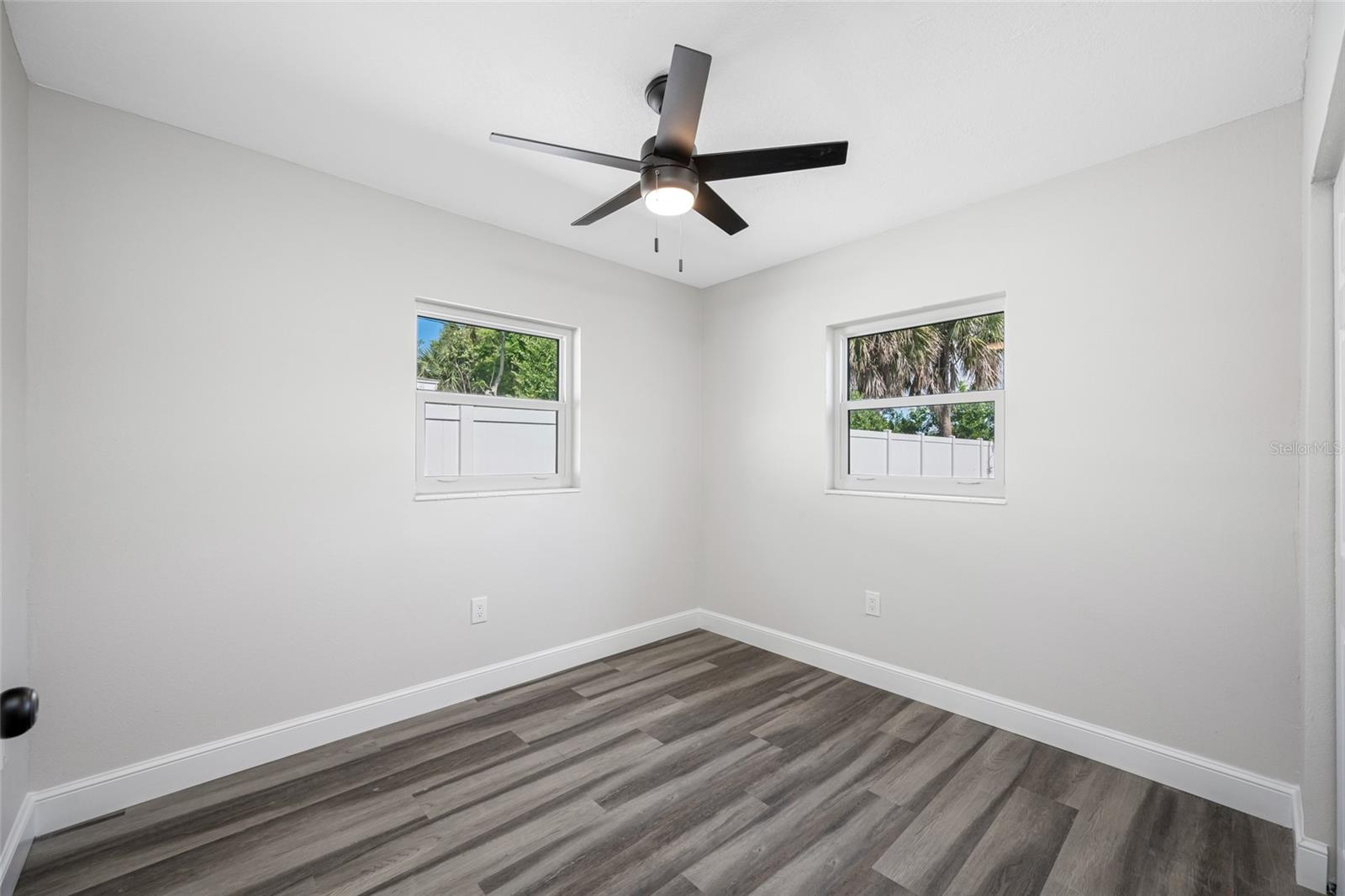 Listing photo id 24 for 3430 72nd Street N