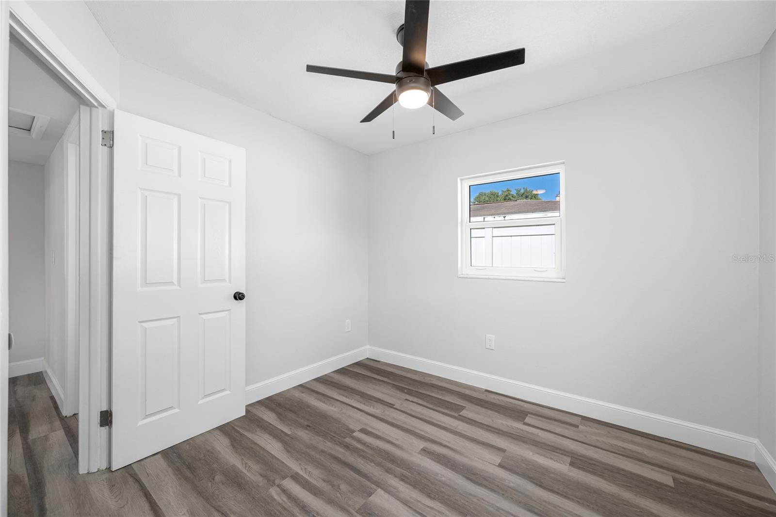 Listing photo id 27 for 3430 72nd Street N