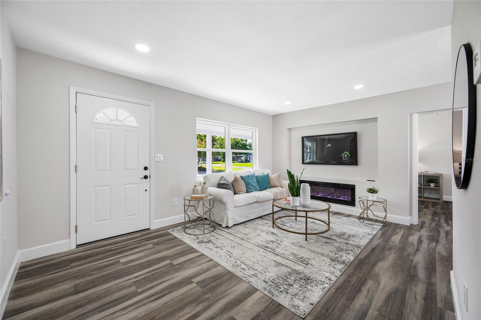 Listing photo id 1 for 3430 72nd Street N