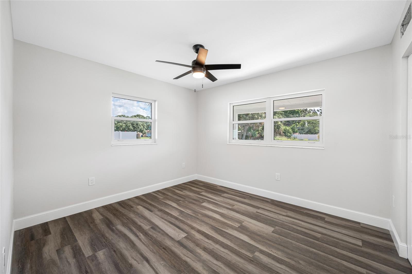Listing photo id 28 for 3430 72nd Street N