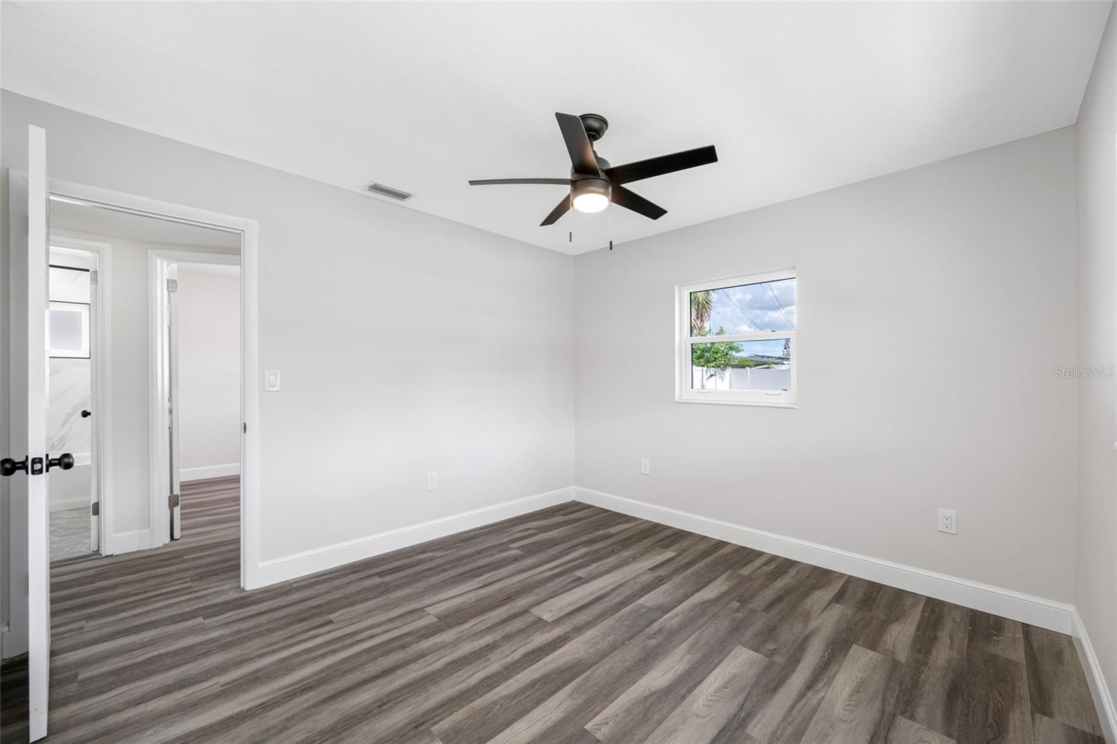 Listing photo id 29 for 3430 72nd Street N