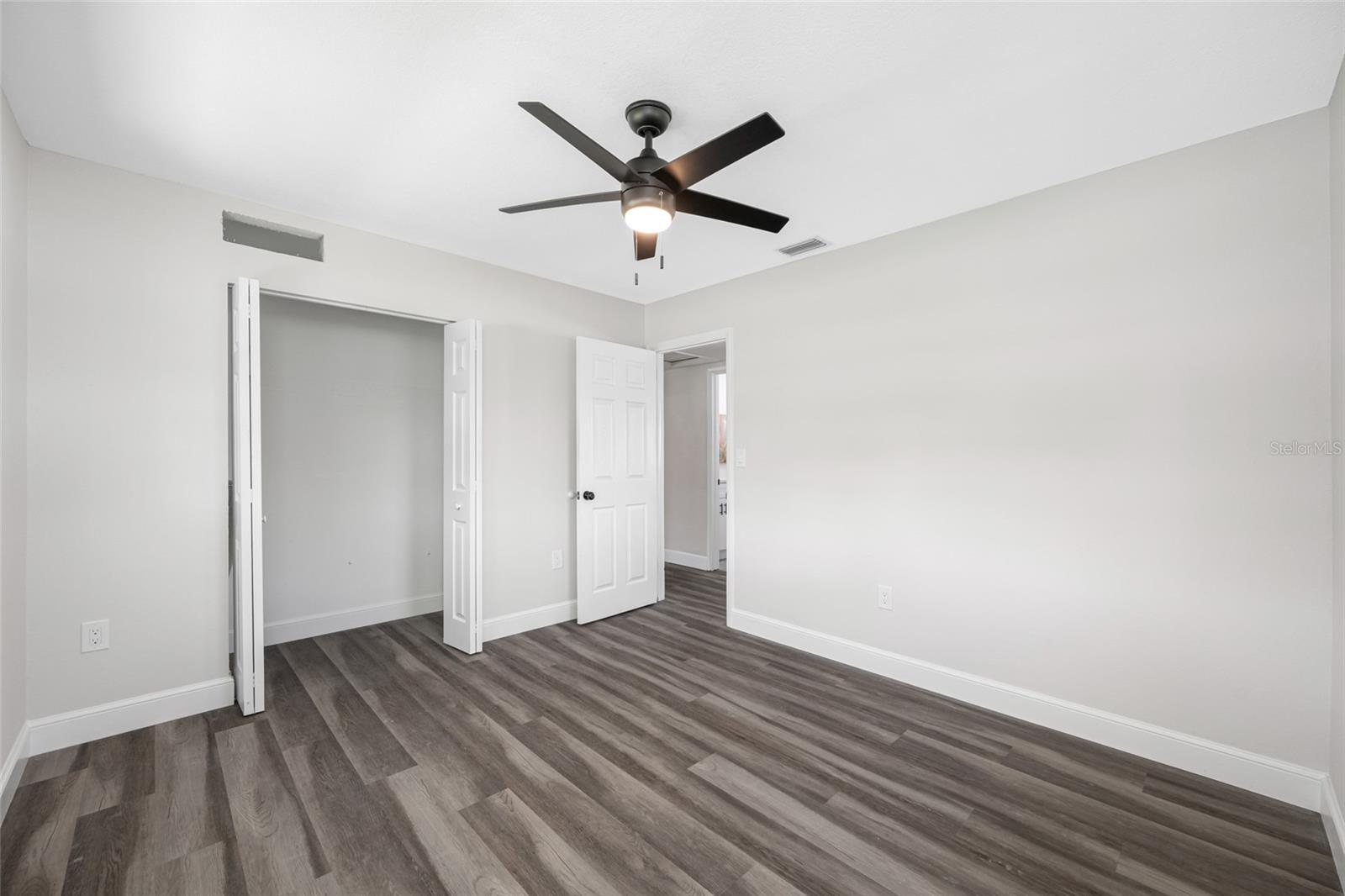 Listing photo id 30 for 3430 72nd Street N