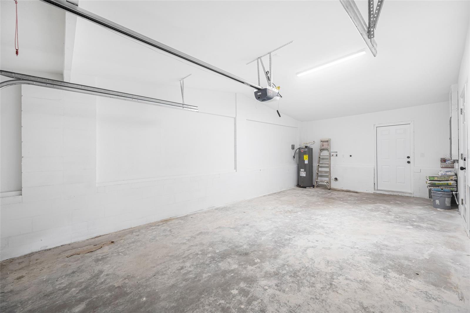 Listing photo id 34 for 3430 72nd Street N