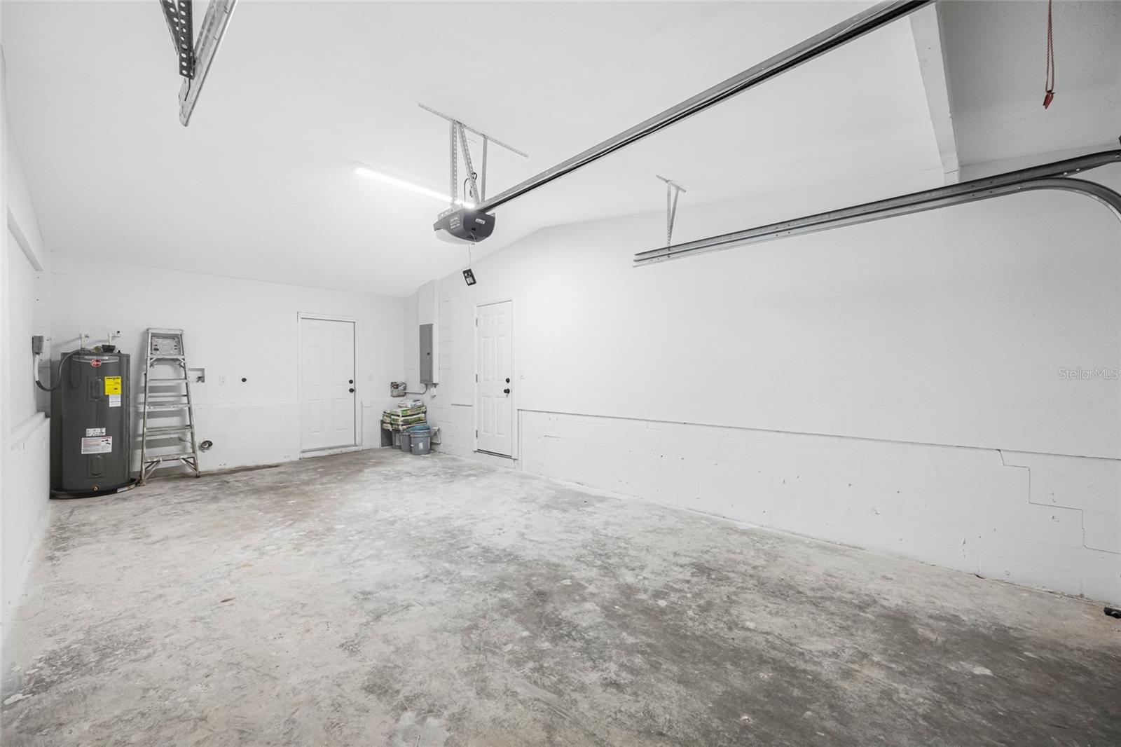 Listing photo id 35 for 3430 72nd Street N