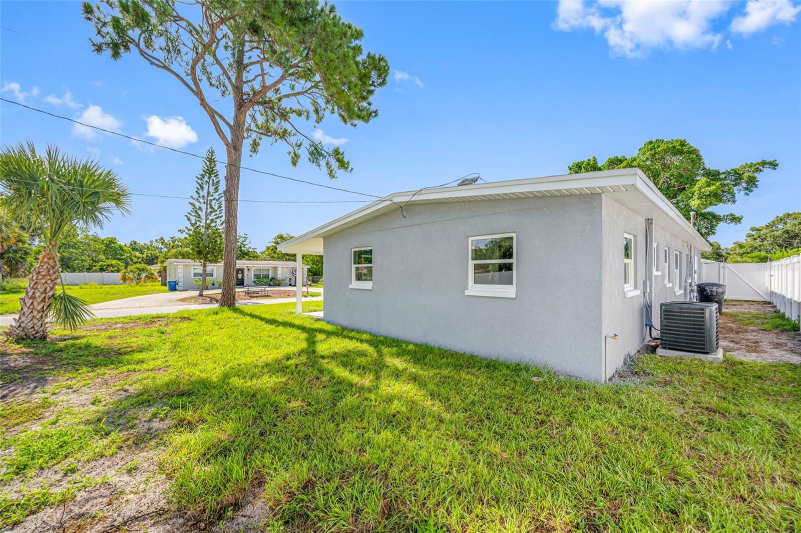 Listing photo id 38 for 3430 72nd Street N