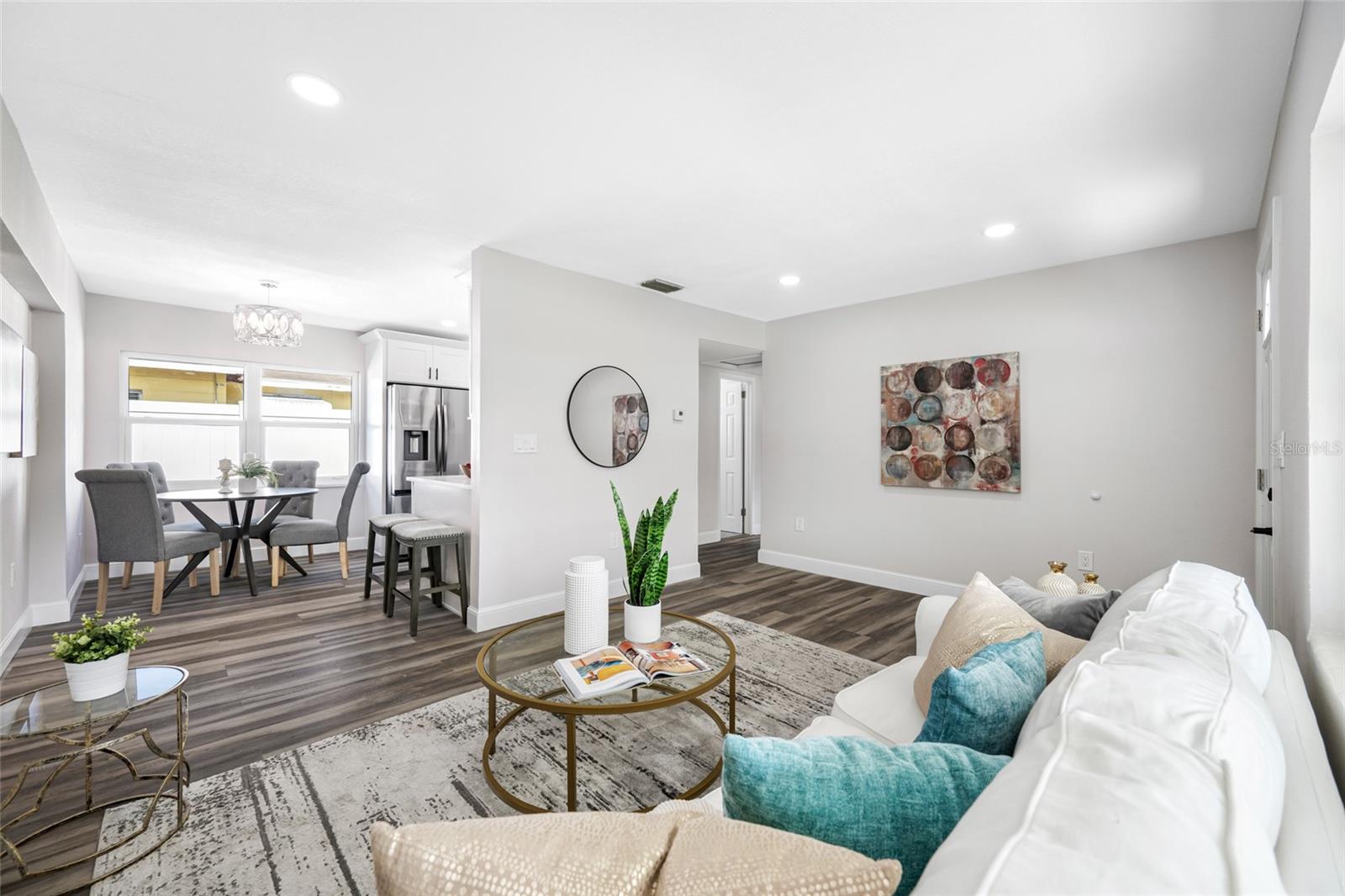 Listing photo id 4 for 3430 72nd Street N