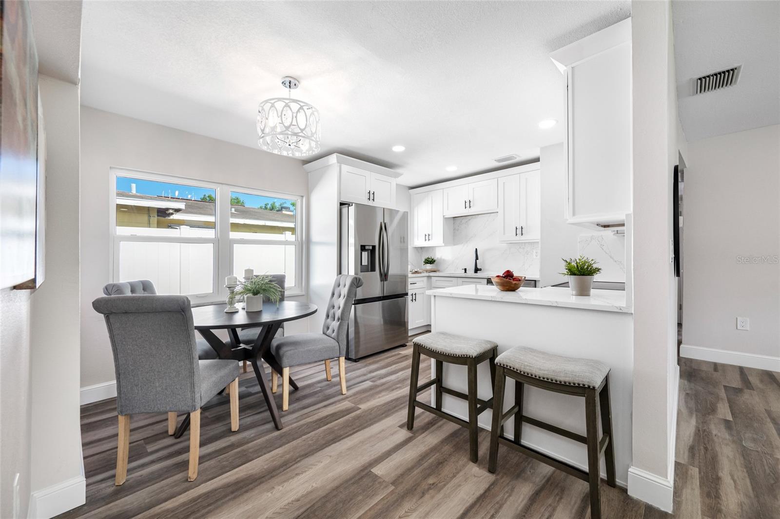 Listing photo id 5 for 3430 72nd Street N