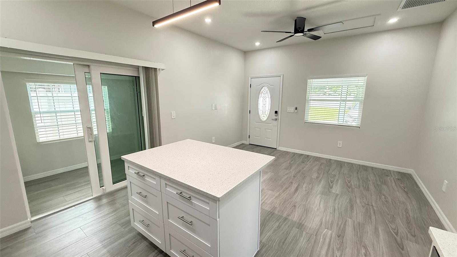 Image 13 of 24 For 37542 Eiland Boulevard B