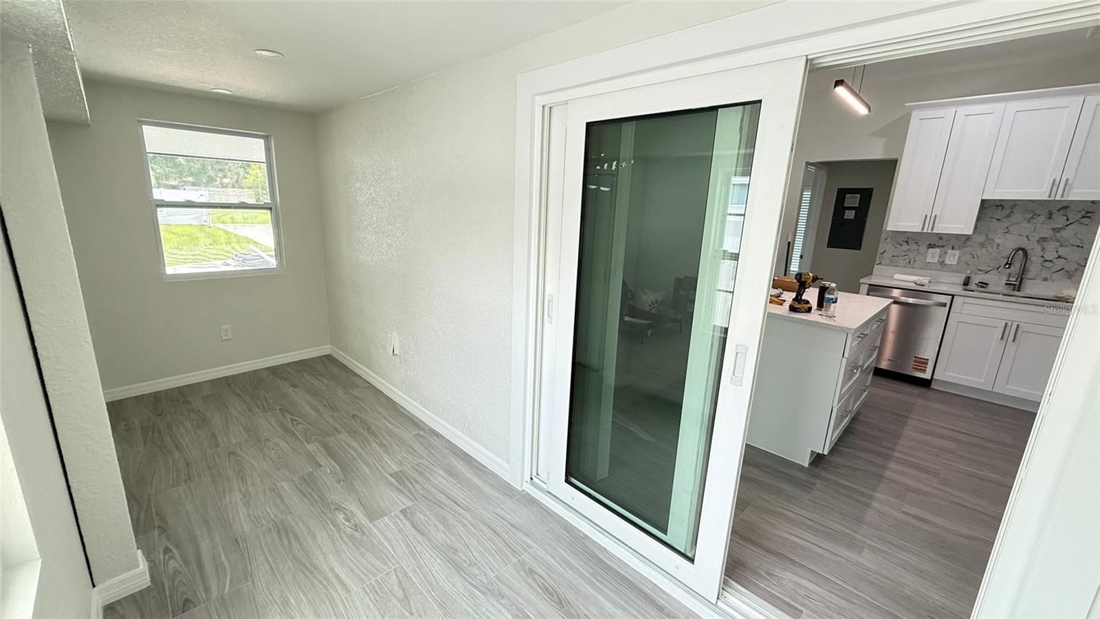 Image 15 of 24 For 37542 Eiland Boulevard B