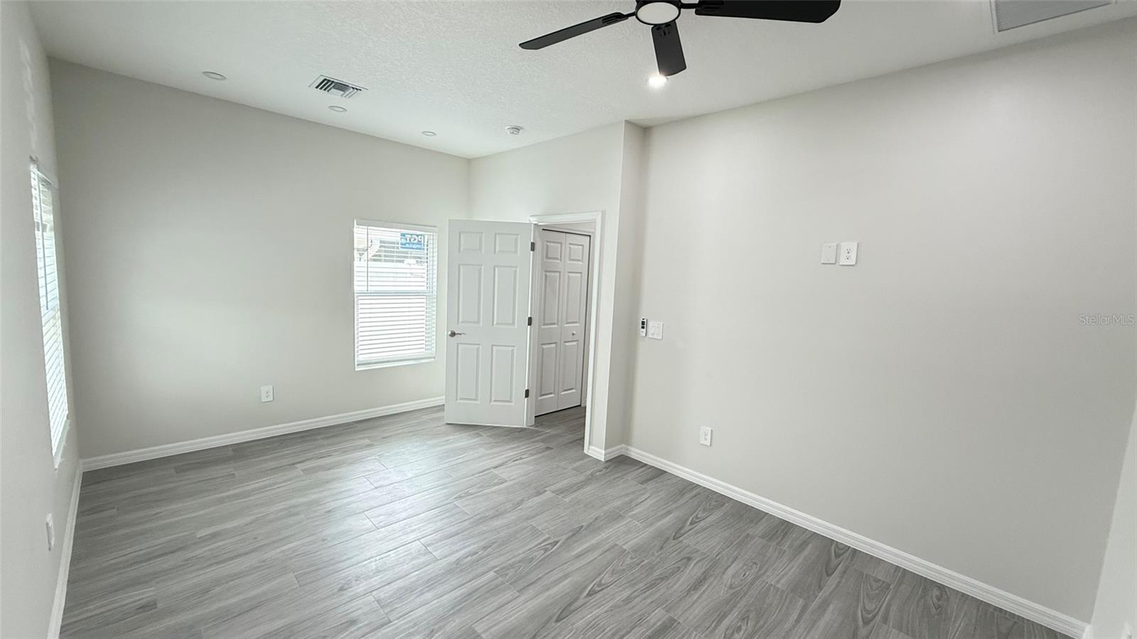 Image 17 of 24 For 37542 Eiland Boulevard B