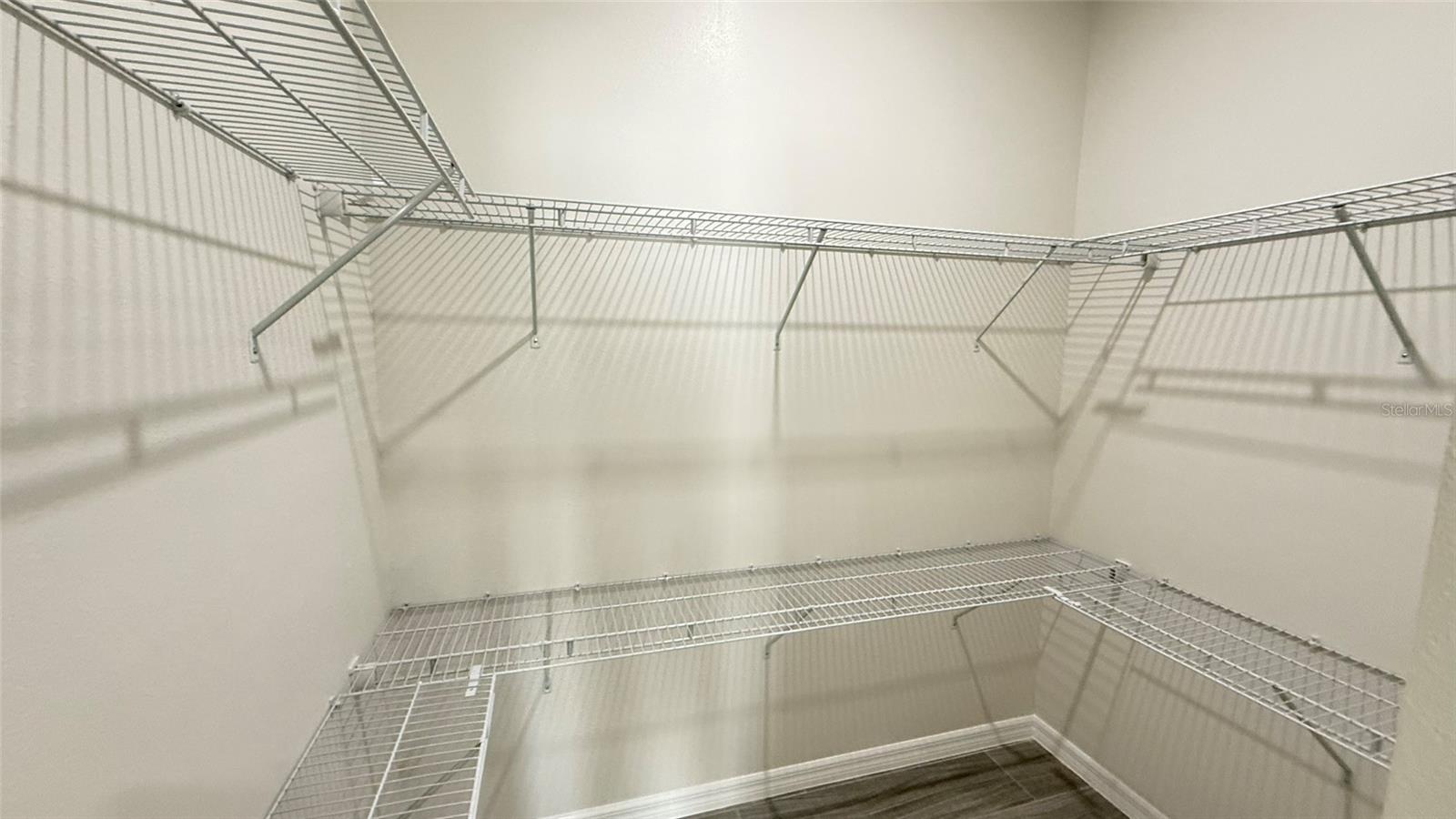 Image 18 of 24 For 37542 Eiland Boulevard B