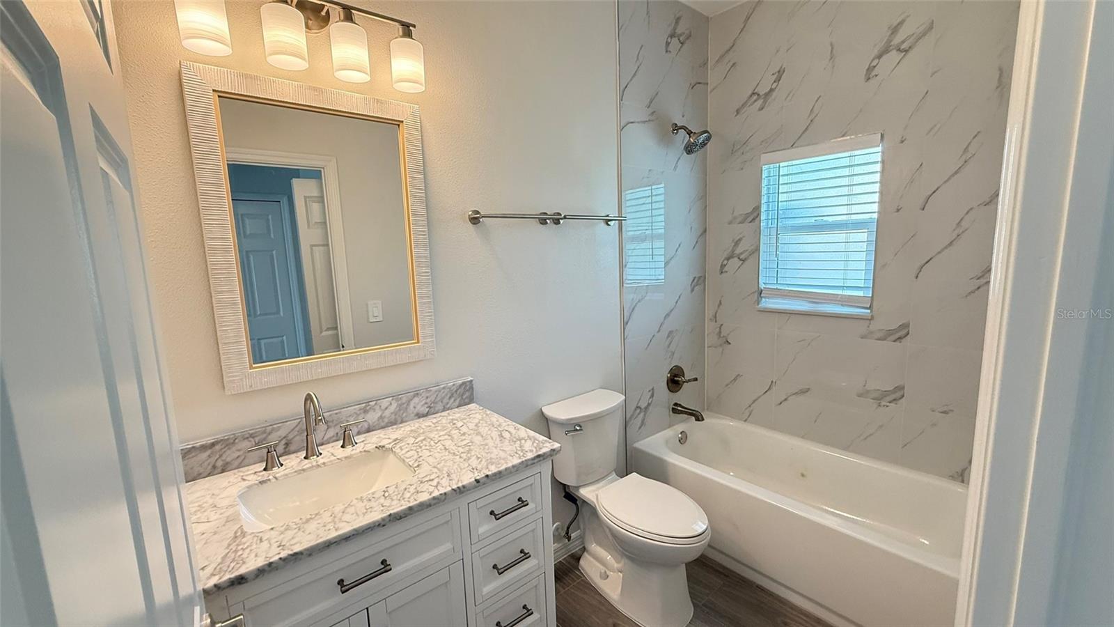 Image 19 of 24 For 37542 Eiland Boulevard B