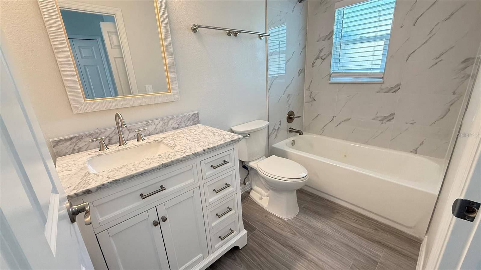Image 20 of 24 For 37542 Eiland Boulevard B