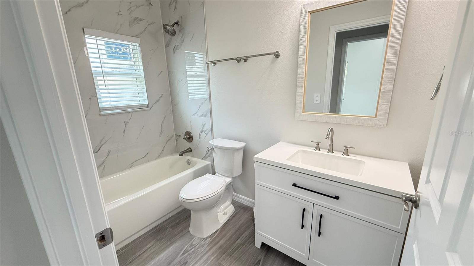 Image 23 of 24 For 37542 Eiland Boulevard B