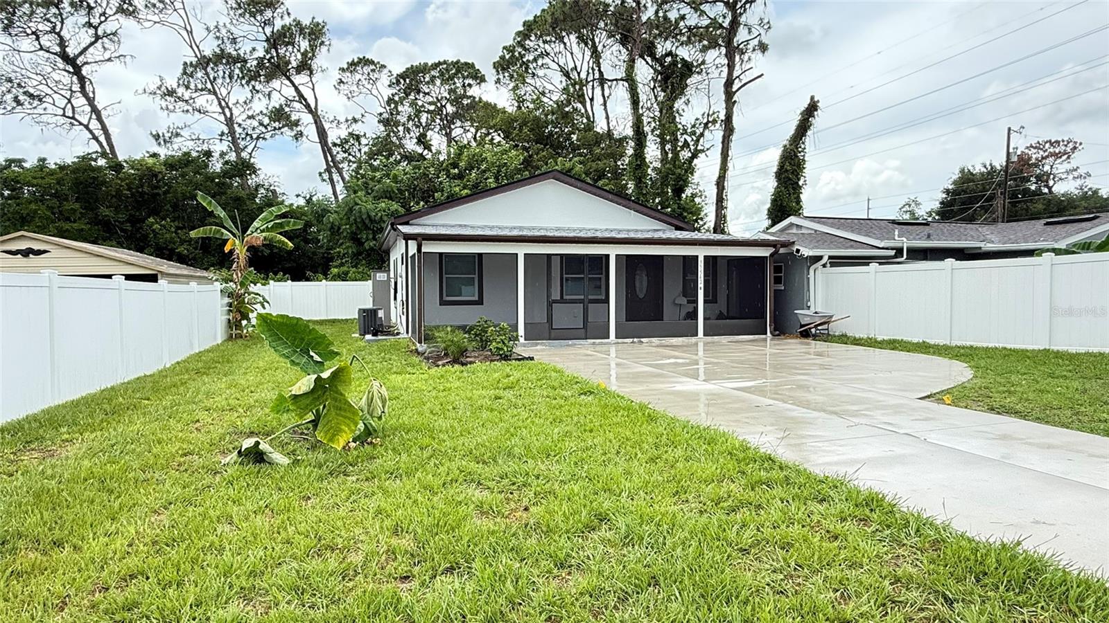 Image 3 of 24 For 37542 Eiland Boulevard B