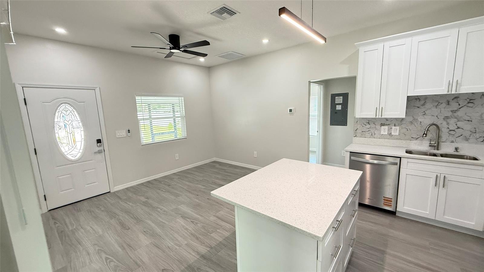 Image 7 of 24 For 37542 Eiland Boulevard B