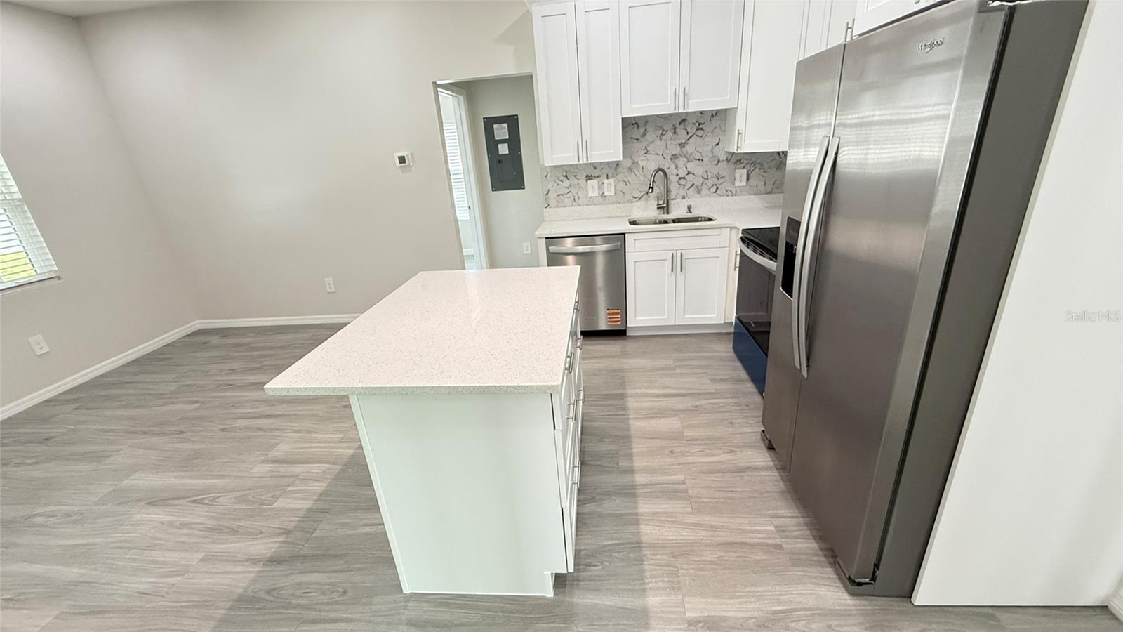 Image 8 of 24 For 37542 Eiland Boulevard B