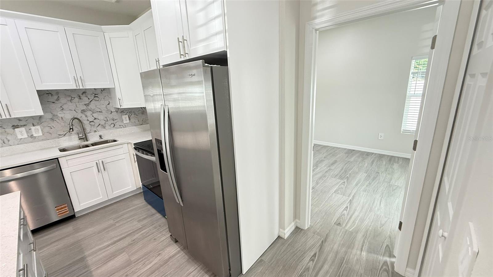 Image 9 of 24 For 37542 Eiland Boulevard B