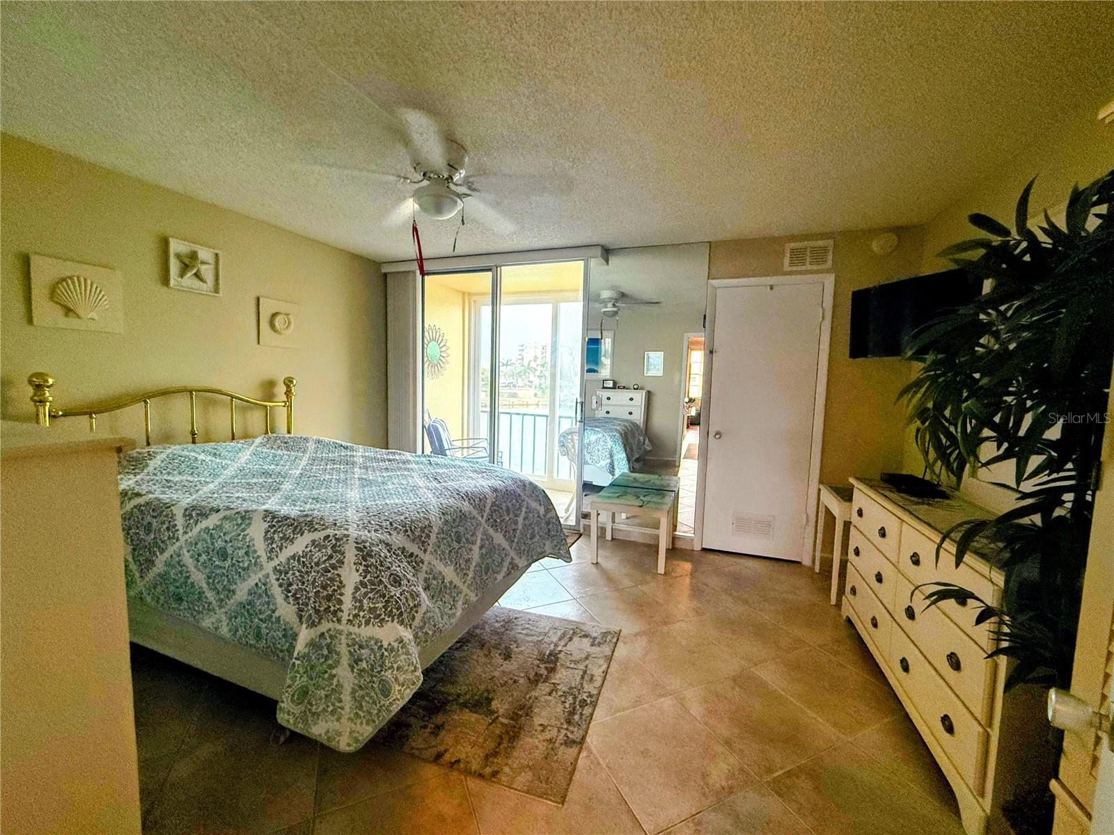 Image 12 of 27 For 7420 Bay Island Drive S 276