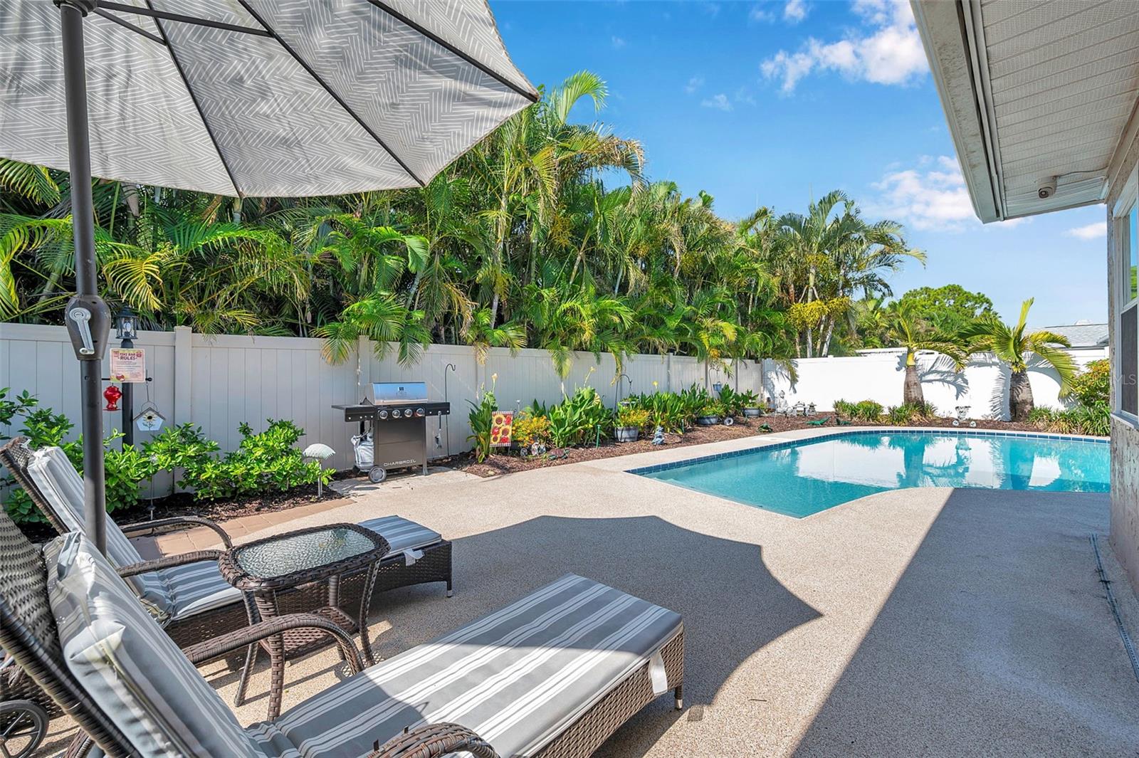 Listing photo id 8 for 11524 124th Terrace