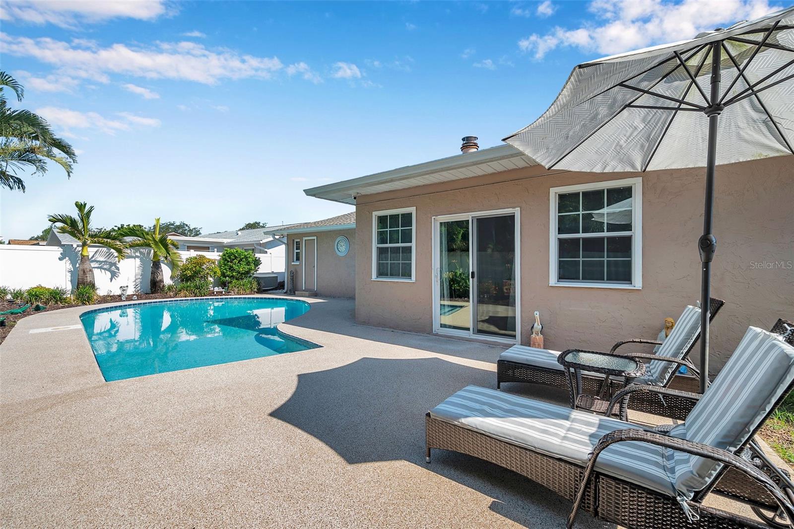 Listing photo id 9 for 11524 124th Terrace