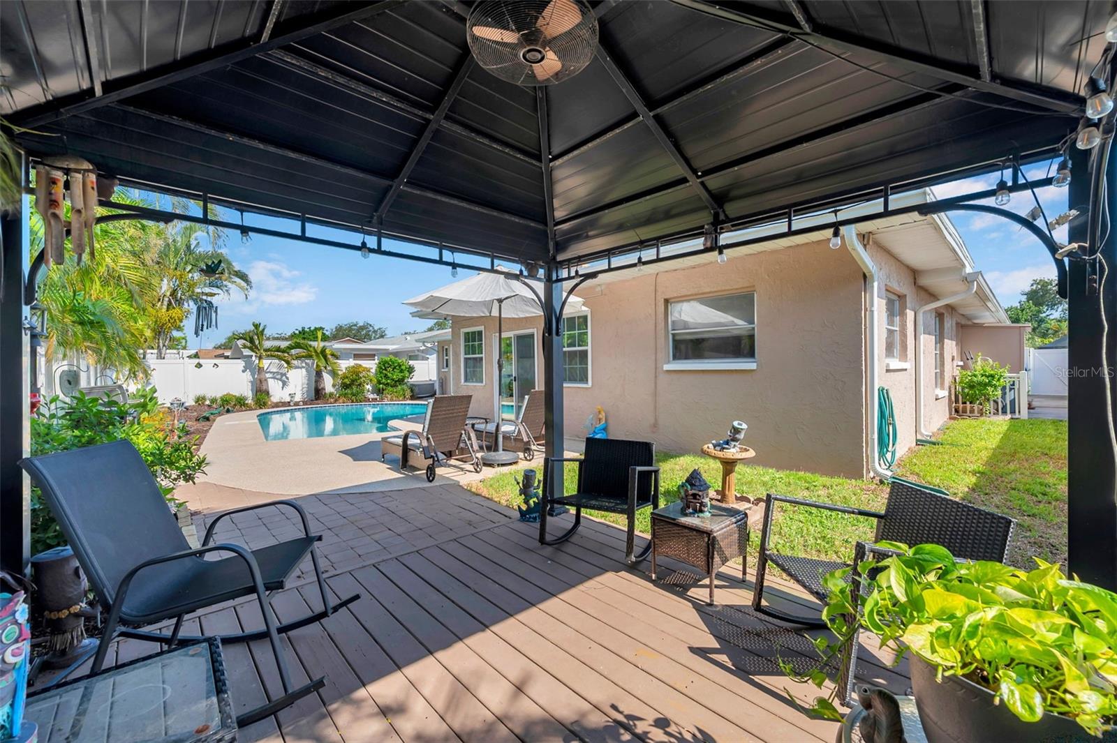 Listing photo id 13 for 11524 124th Terrace