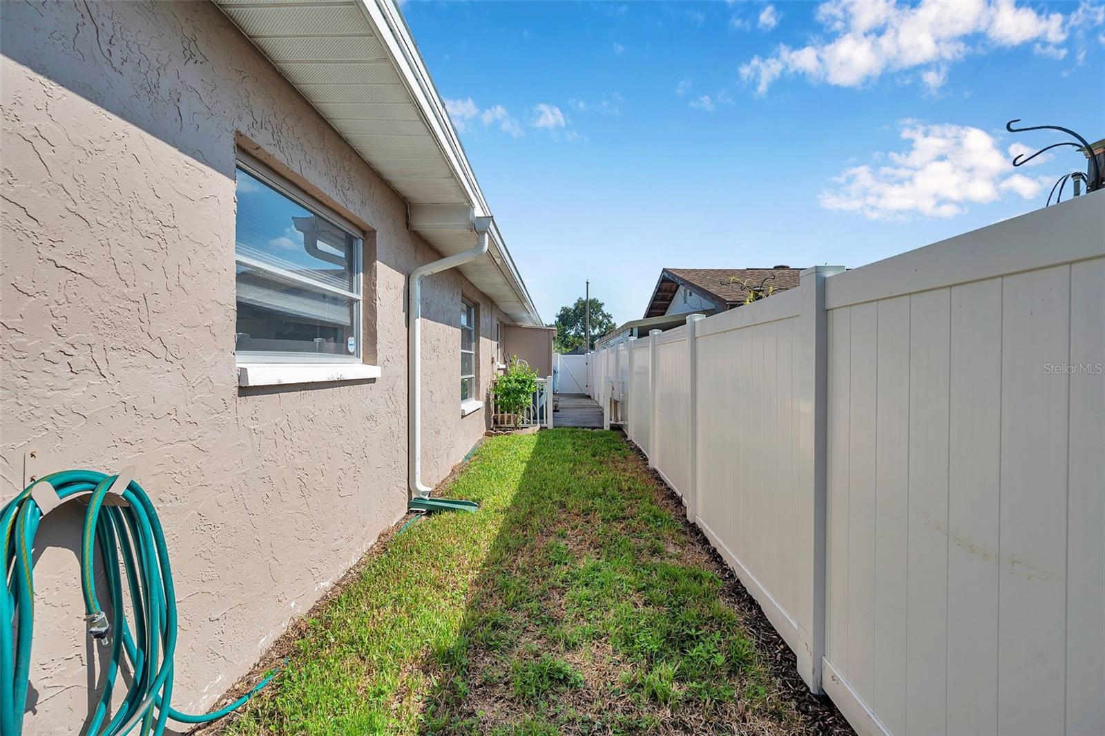 Listing photo id 14 for 11524 124th Terrace