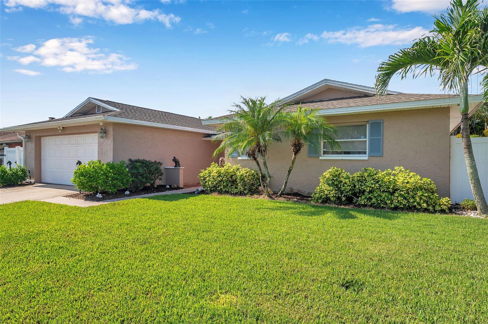 Listing photo id 0 for 11524 124th Terrace
