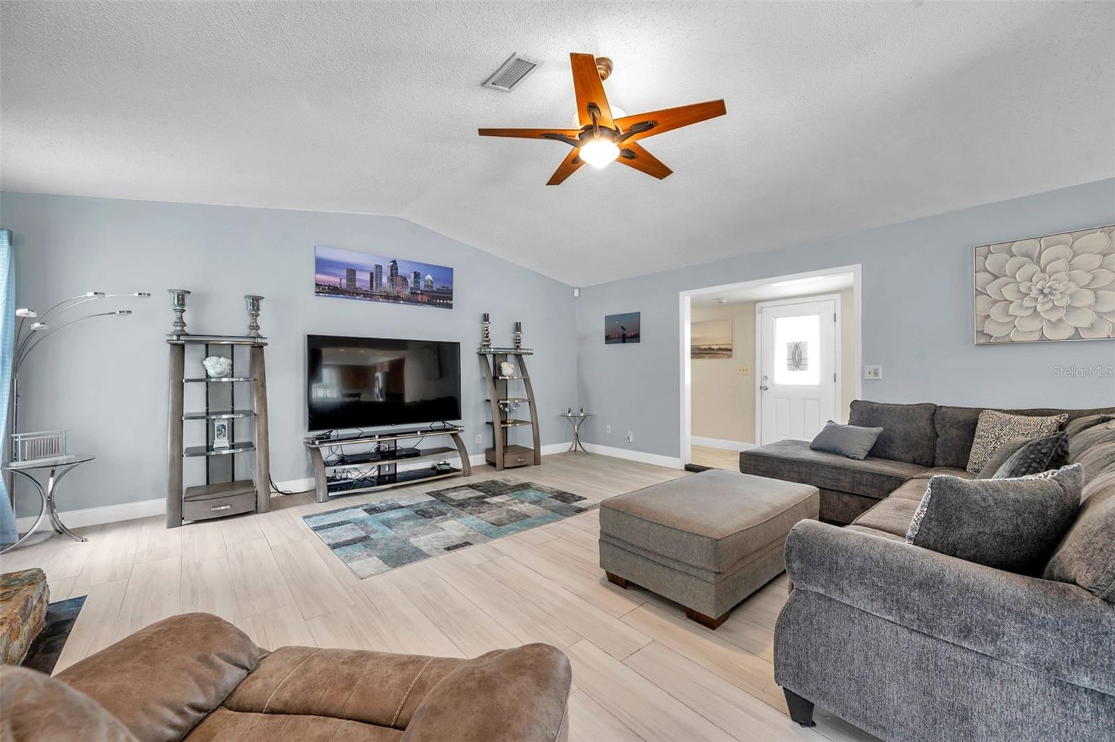Listing photo id 20 for 11524 124th Terrace
