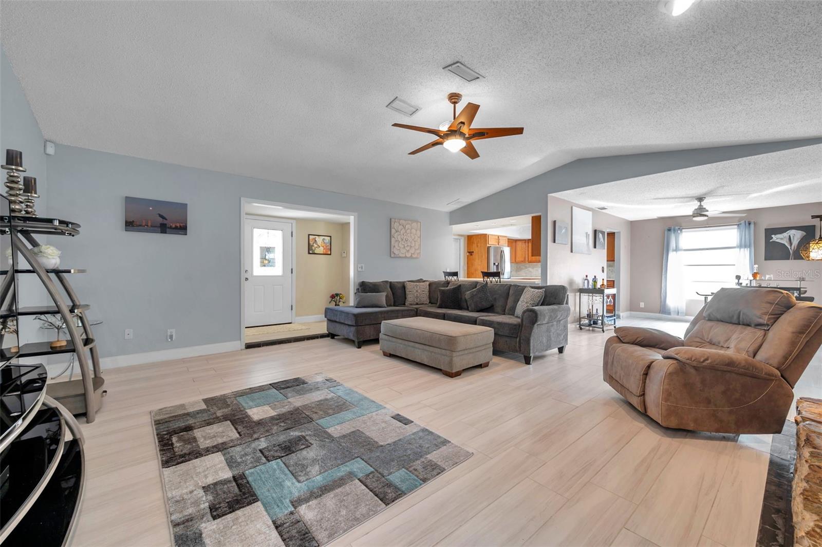 Listing photo id 21 for 11524 124th Terrace