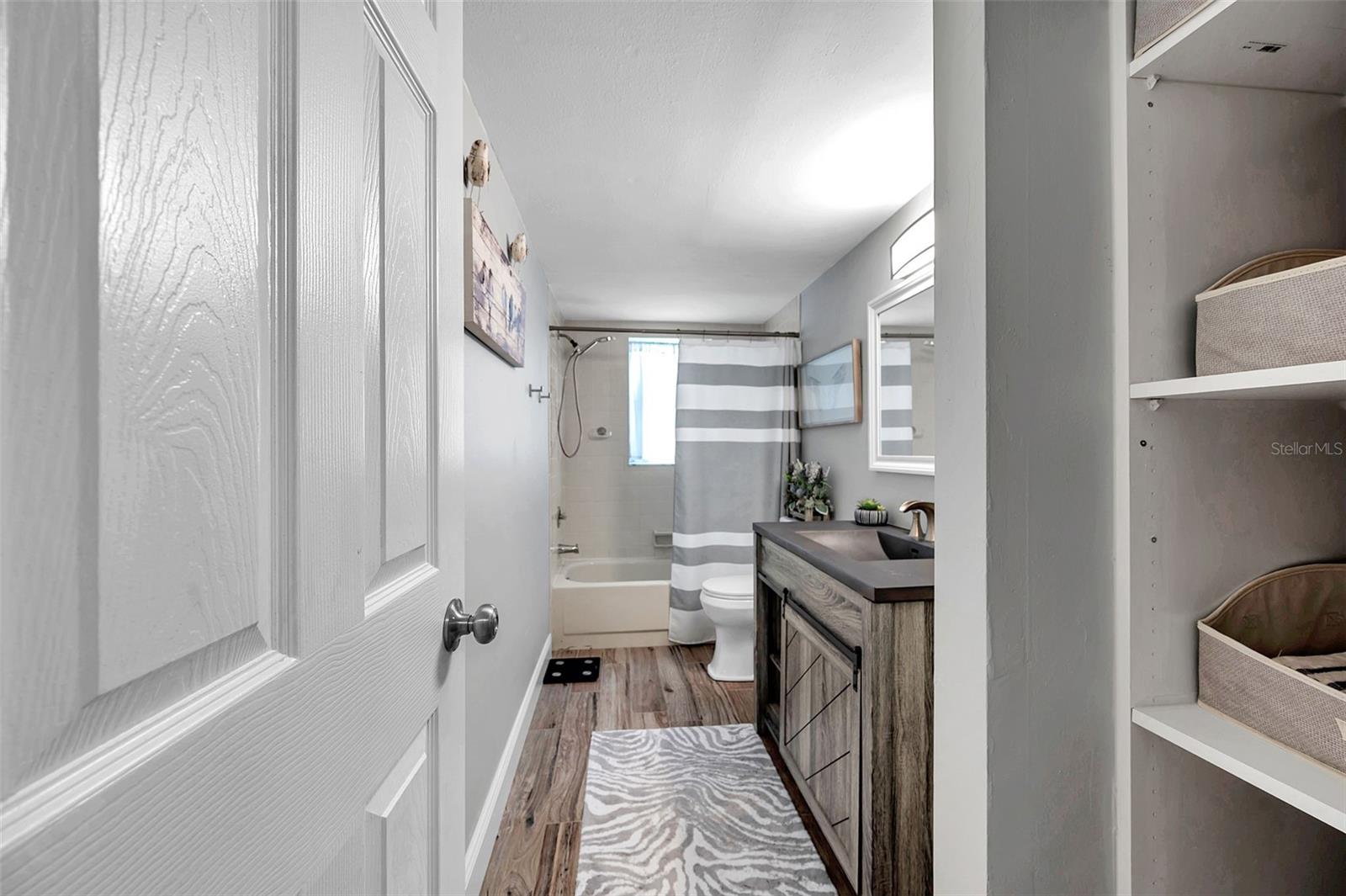 Listing photo id 35 for 11524 124th Terrace