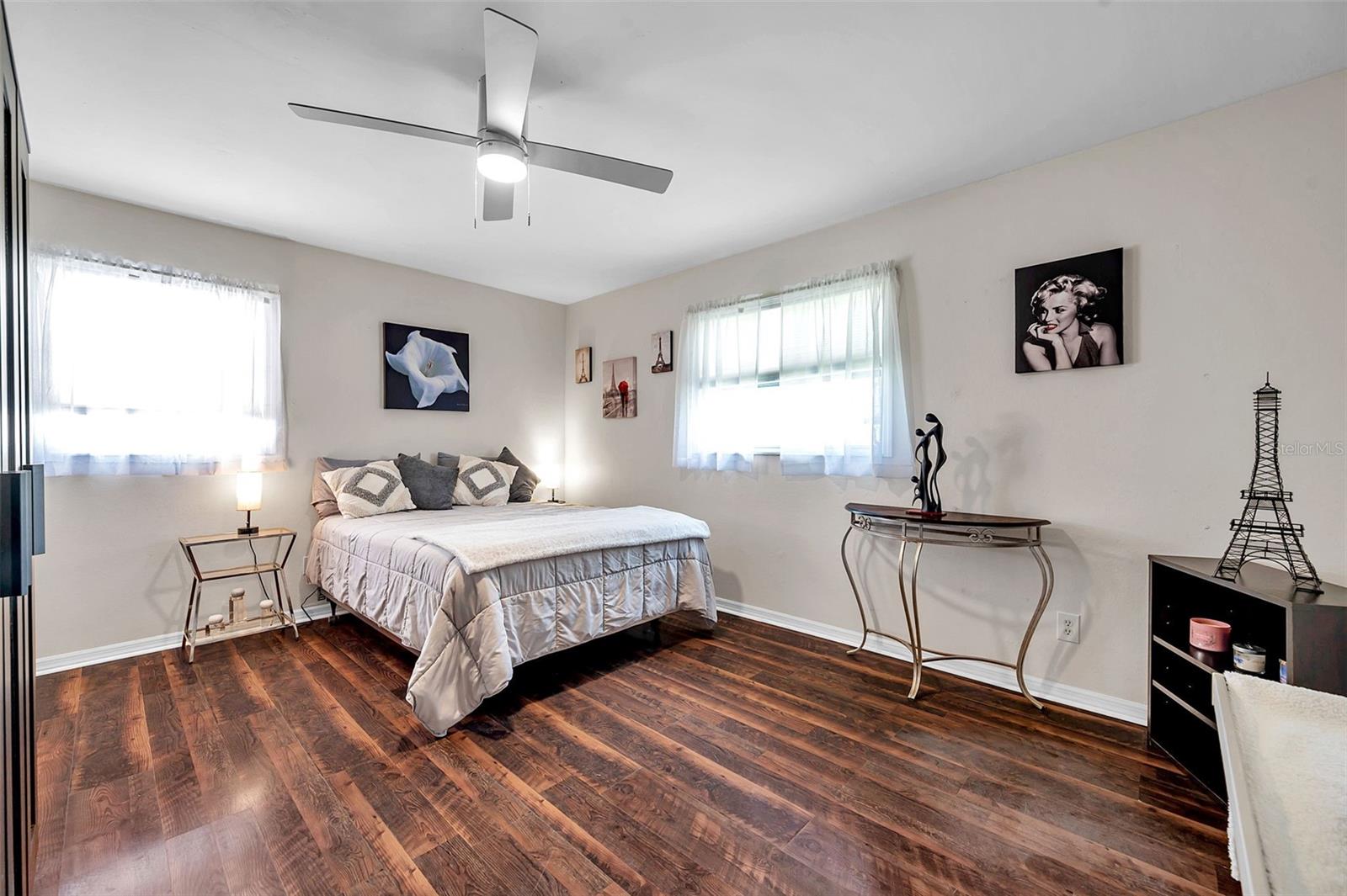 Listing photo id 36 for 11524 124th Terrace