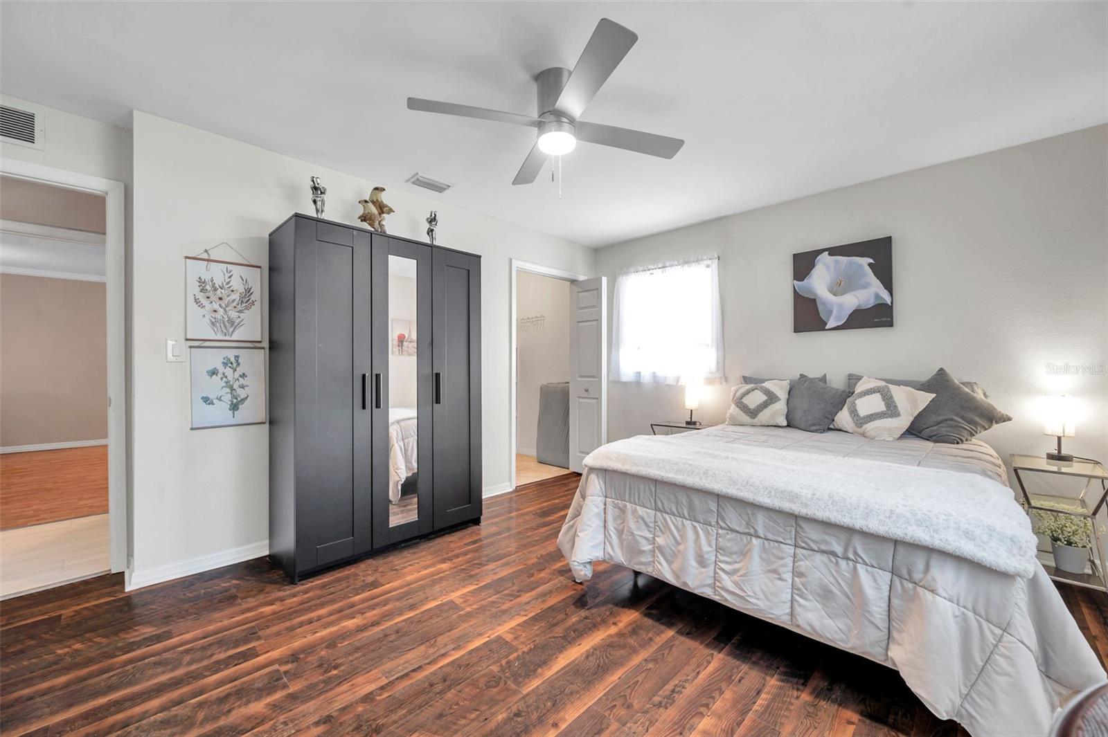 Listing photo id 37 for 11524 124th Terrace