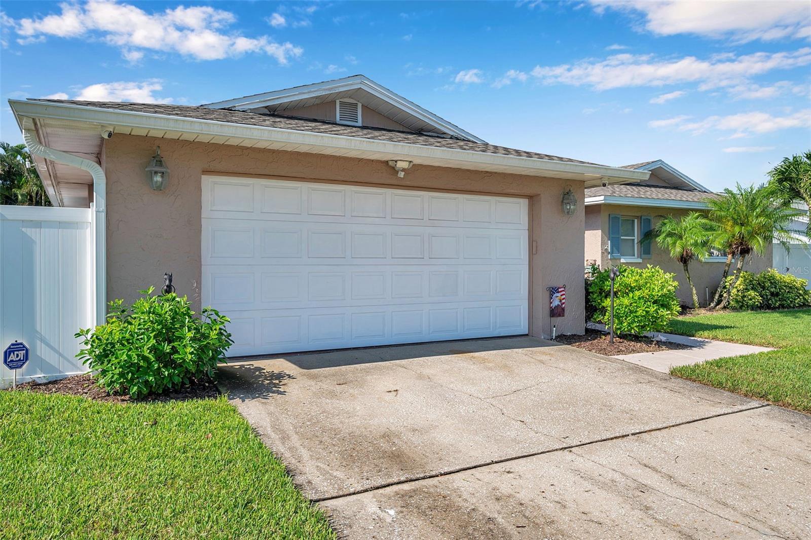 Listing photo id 2 for 11524 124th Terrace