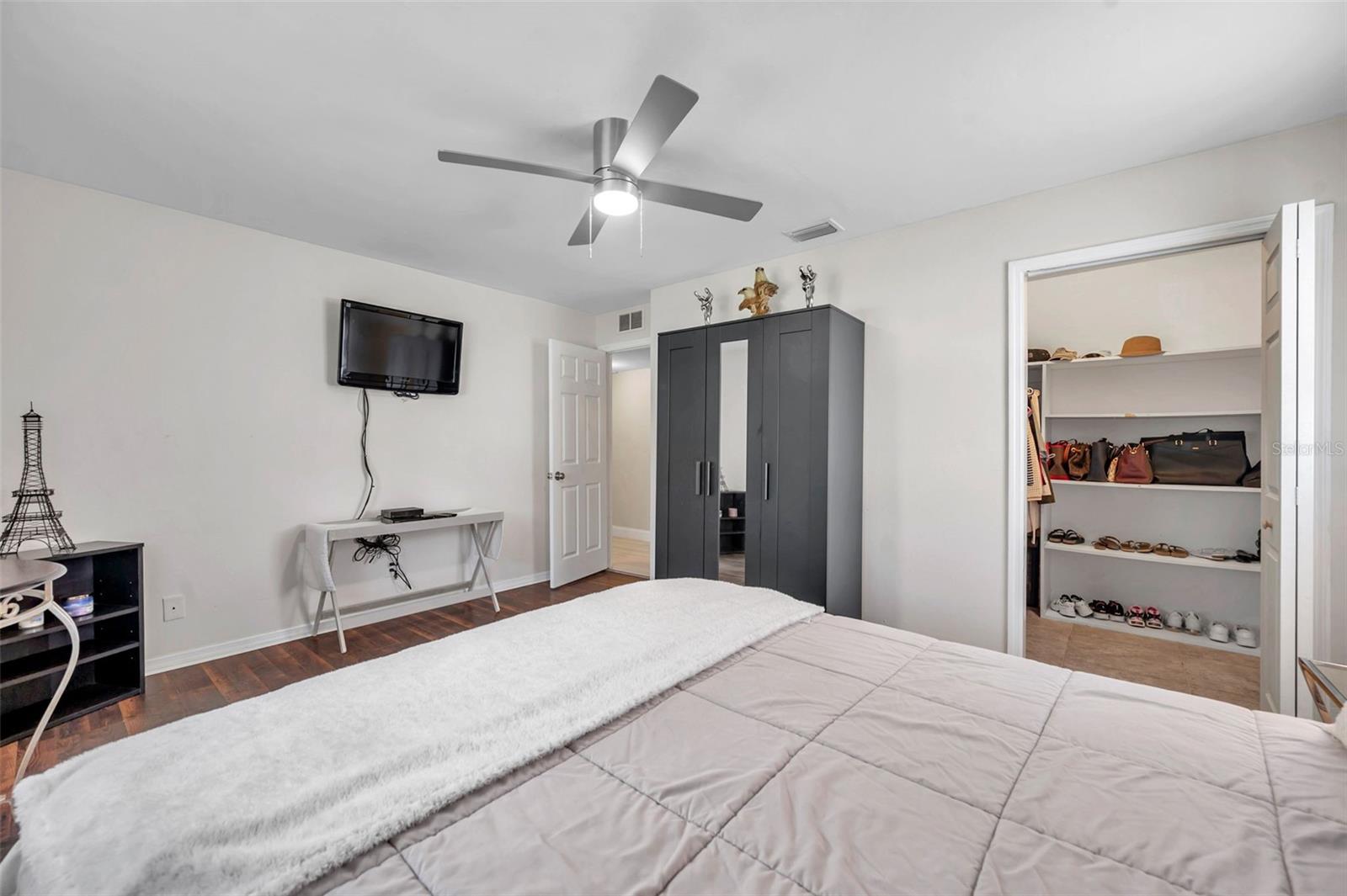 Listing photo id 39 for 11524 124th Terrace
