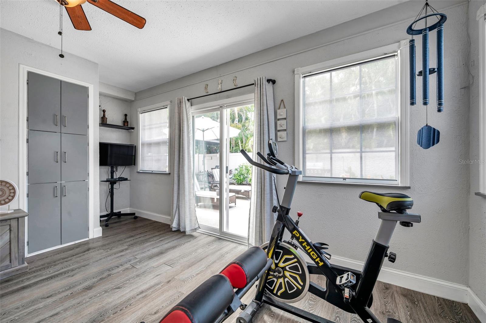 Listing photo id 53 for 11524 124th Terrace