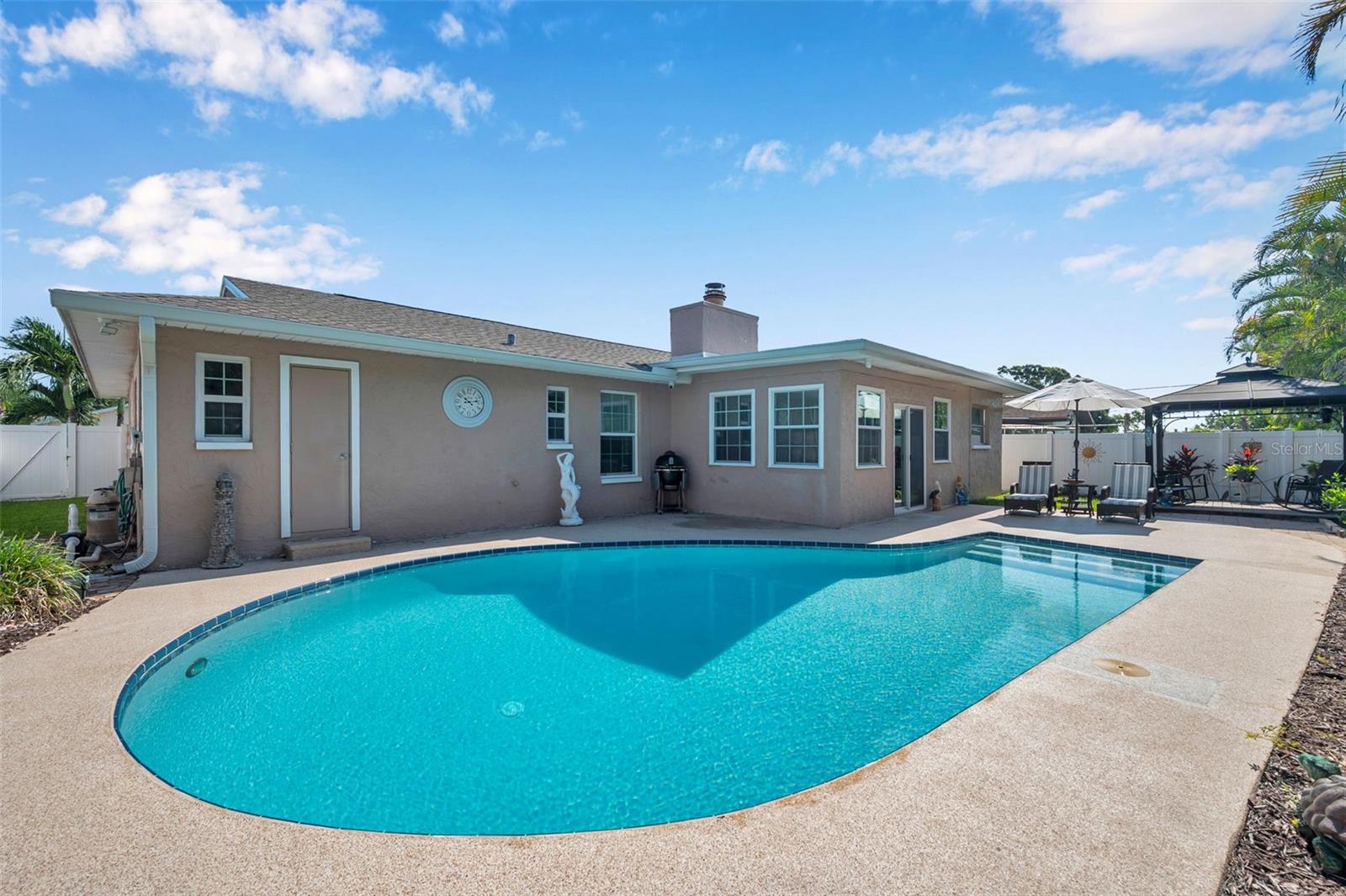 Listing photo id 6 for 11524 124th Terrace