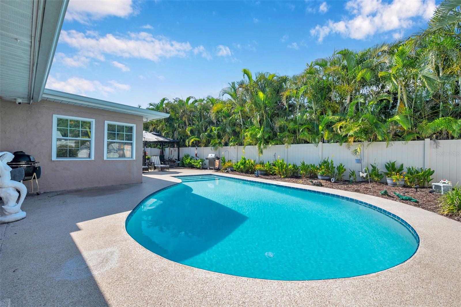 Listing photo id 7 for 11524 124th Terrace