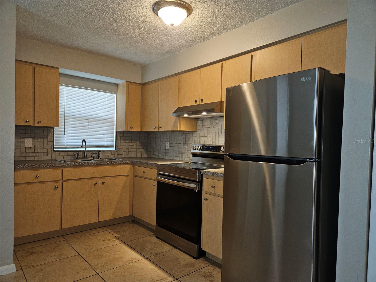 Image 6 of 17 For 2410 Cypress Street B